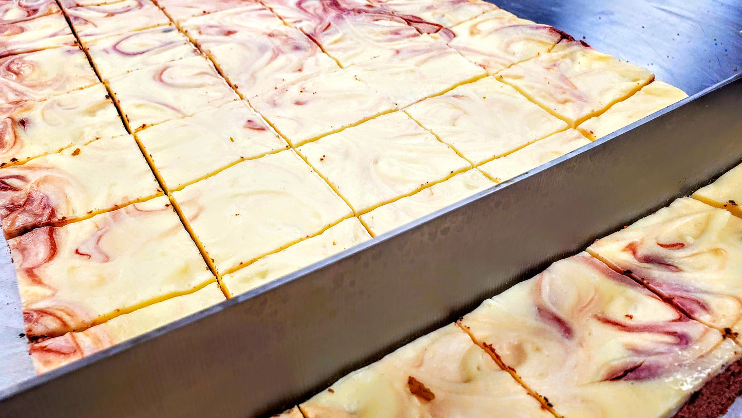 Red Velvet Cream Cheese with knife