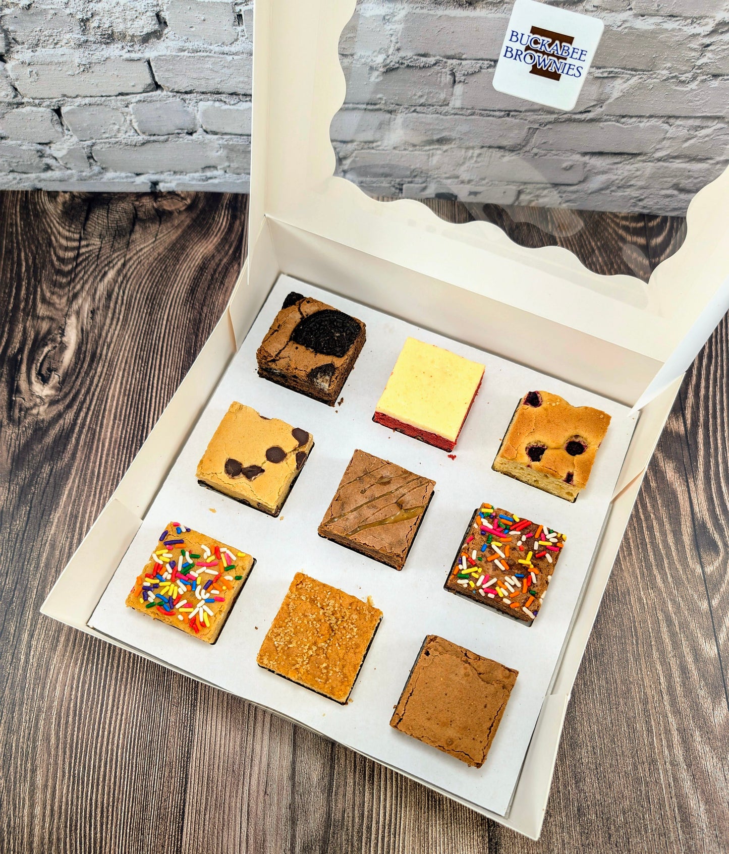 Box of 9 Brownies and Blondies open above