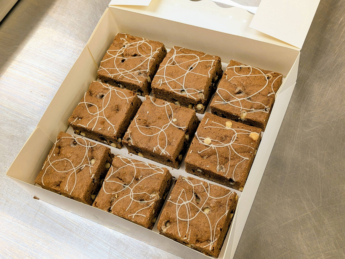 Large Root Beer Float Brownie in box
