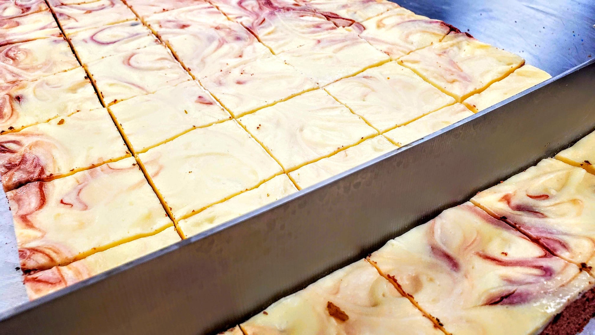 Red Velvet Cream Cheese with knife